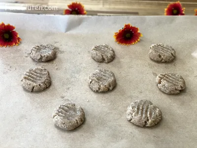 Biscuiți cu Faină de Migdale Vegane